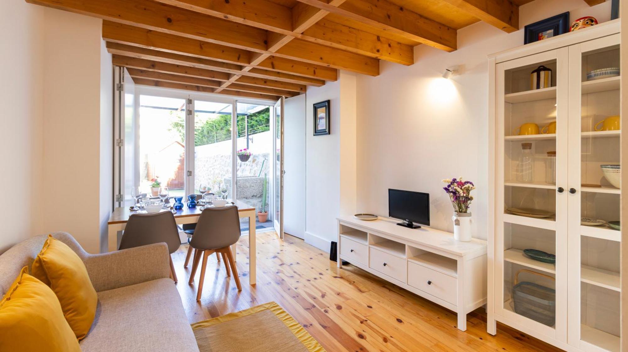 City Center Duplex W Patio By Lovelystay Porto Eksteriør billede