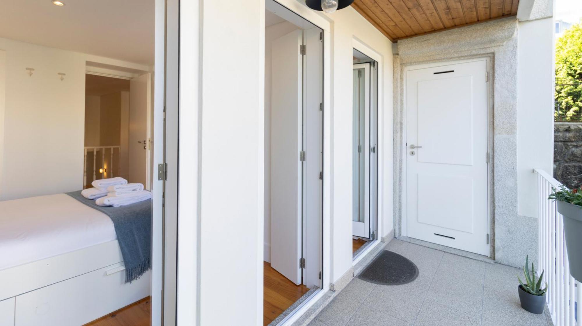 City Center Duplex W Patio By Lovelystay Porto Eksteriør billede