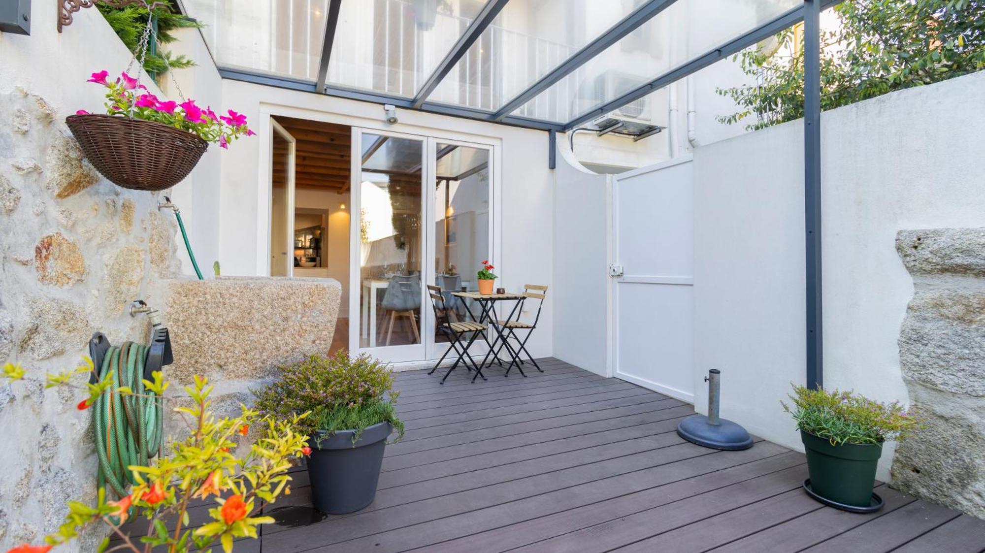 City Center Duplex W Patio By Lovelystay Porto Eksteriør billede