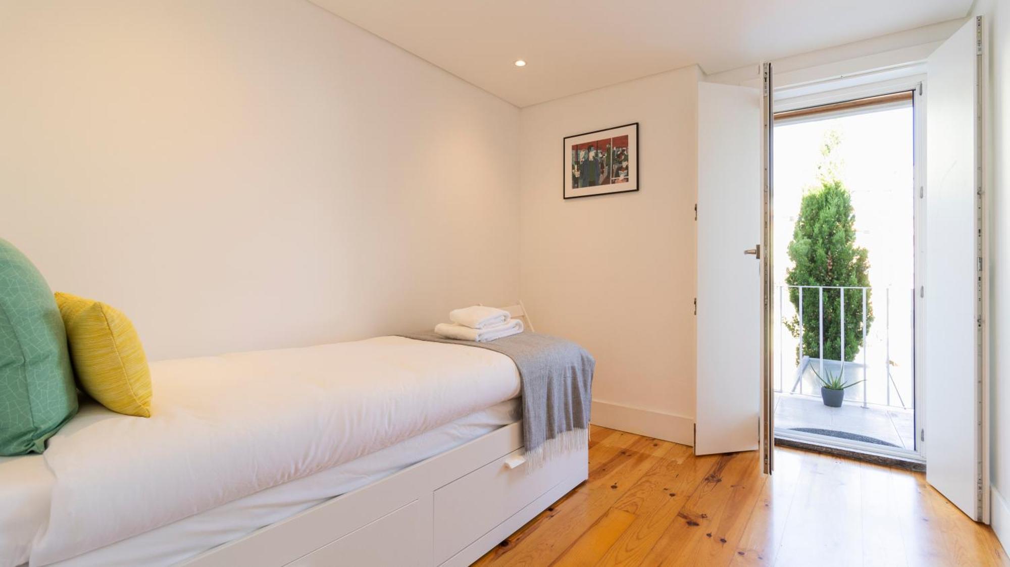 City Center Duplex W Patio By Lovelystay Porto Eksteriør billede