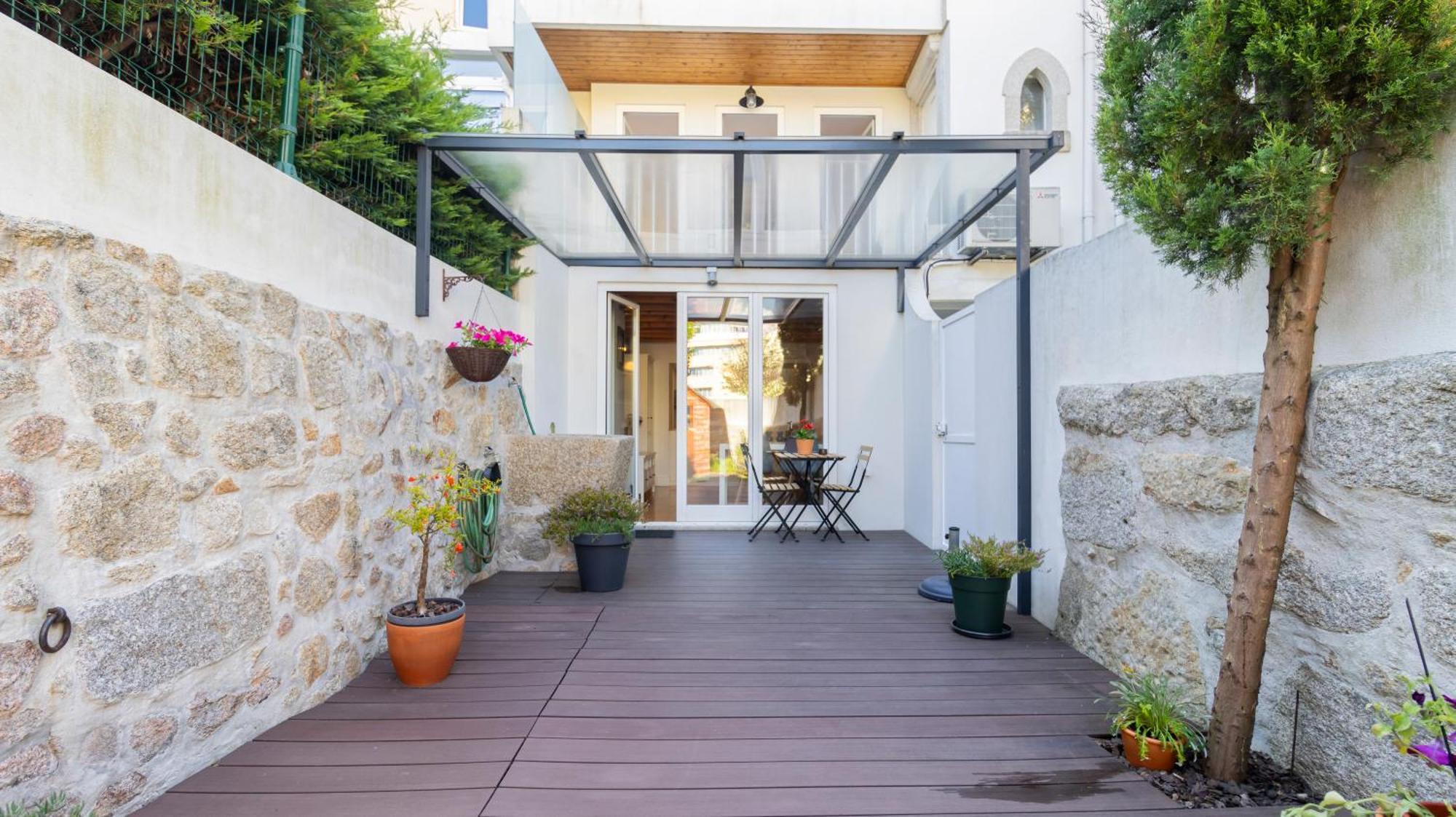 City Center Duplex W Patio By Lovelystay Porto Eksteriør billede