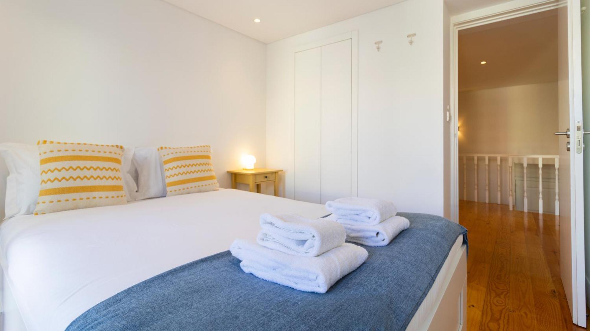 City Center Duplex W Patio By Lovelystay Porto Eksteriør billede
